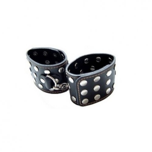 Черные наручники с заклепками photo 1
